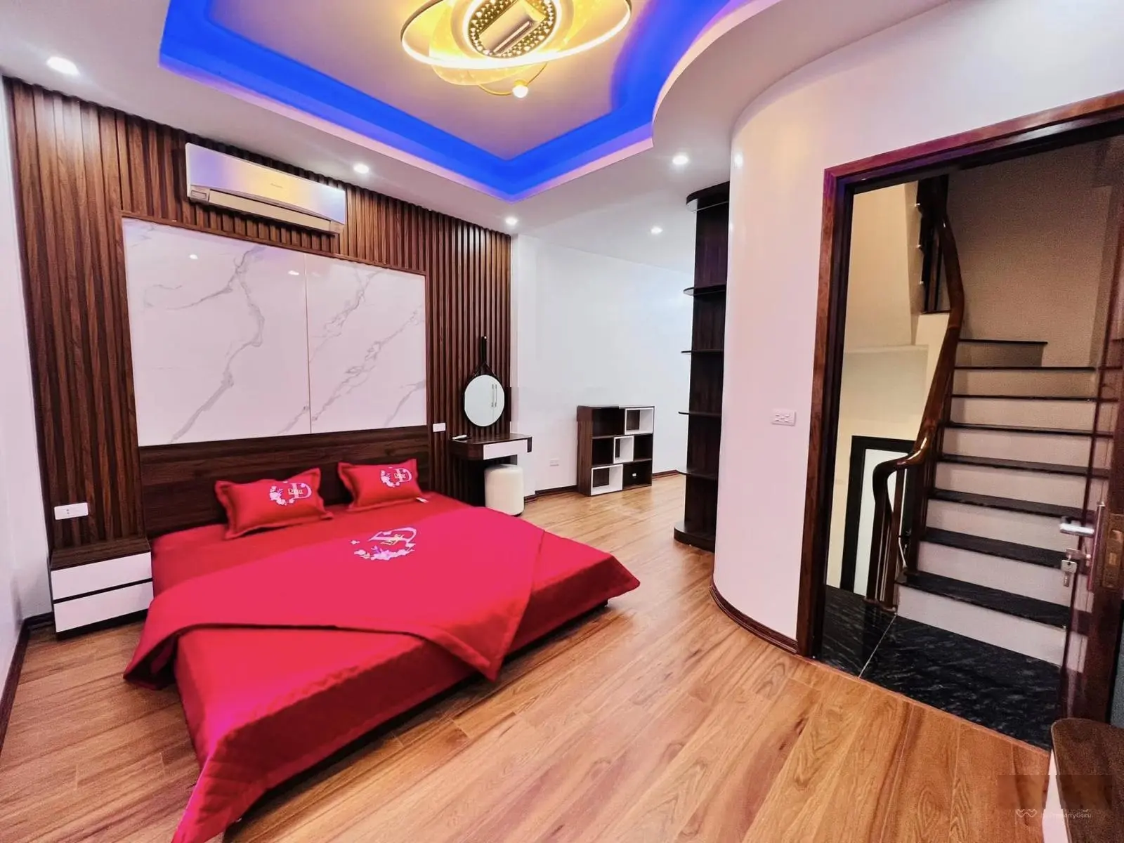 6.15 tỷ-trung tâm quận - khu vực vip bách kinh xây - dân xây - lô góc 3 thoáng - ô tô cạnh nhà