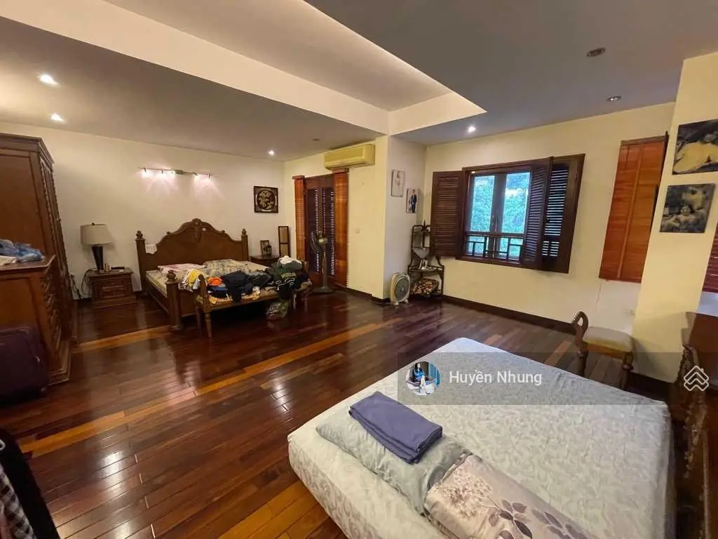Biệt thự Việt Hưng, đẹp, ở thích, 186m2*4tầng, hơn 30 tỷ, chủ thiện chí bán. kinh doanh sầm uất