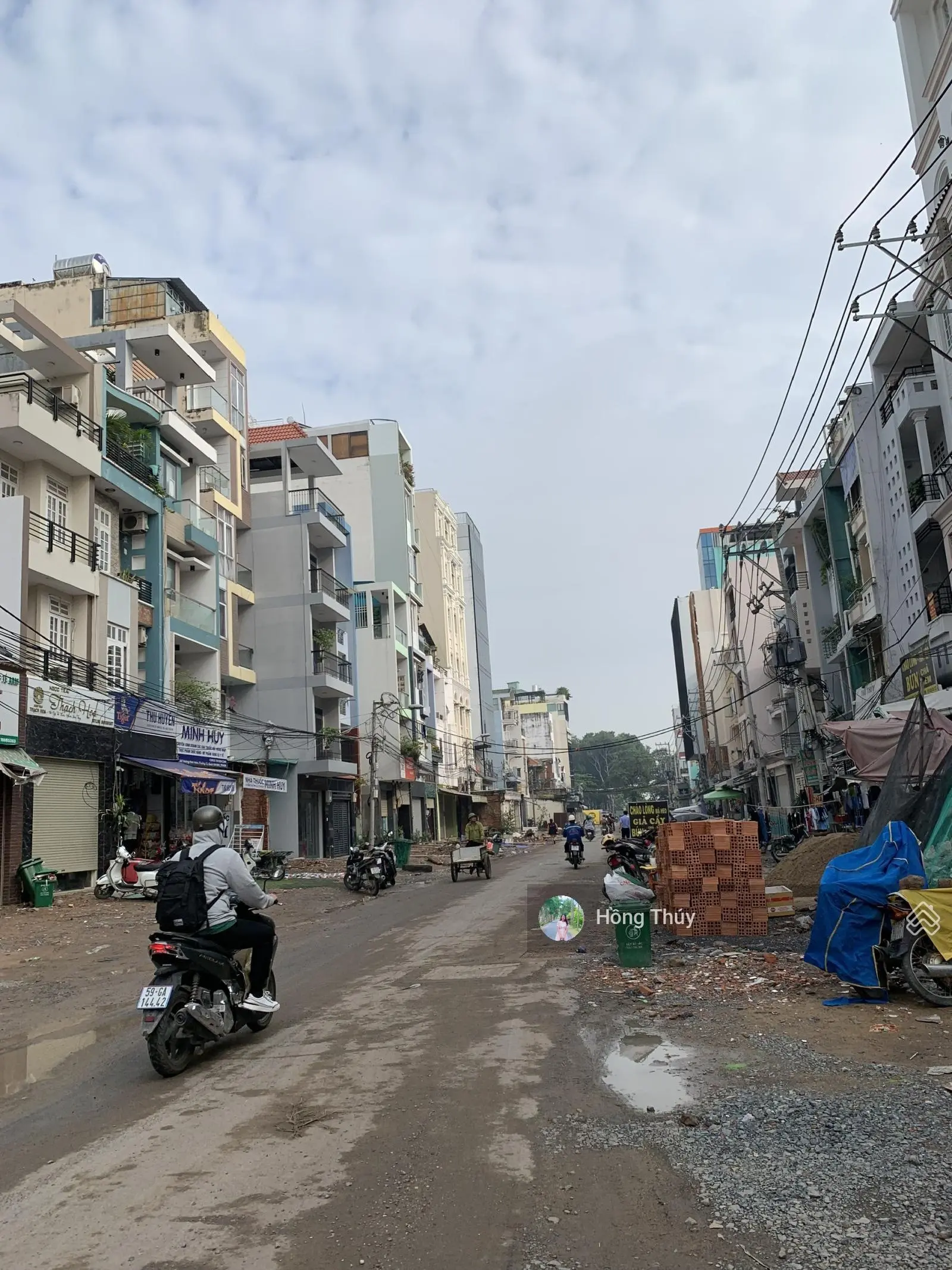 (Hot)! Bán nhà Hoàng Hoa Thám ngay nhà ga T3, khuôn đất 5x24 cấp bốn giá rẻ chỉ 108tr/m2 (LH Thúy)