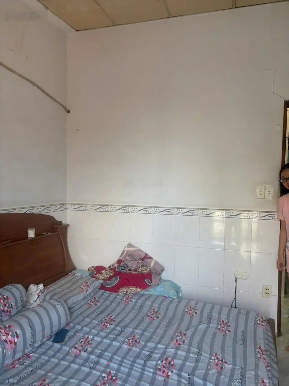 Bán nhà 1 trệt 1 lầu, 2pn 2wc, hẻm ba gác, có sân đậu xe, sổ hồng riêng hoàn công đủ, P7Q8
