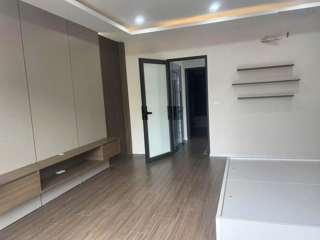 Thanh Xuân siêu phẩm đẹp thang máy ô tô vào nhà 50 m2 - 6 tầng - chỉ 16.7 tỷ