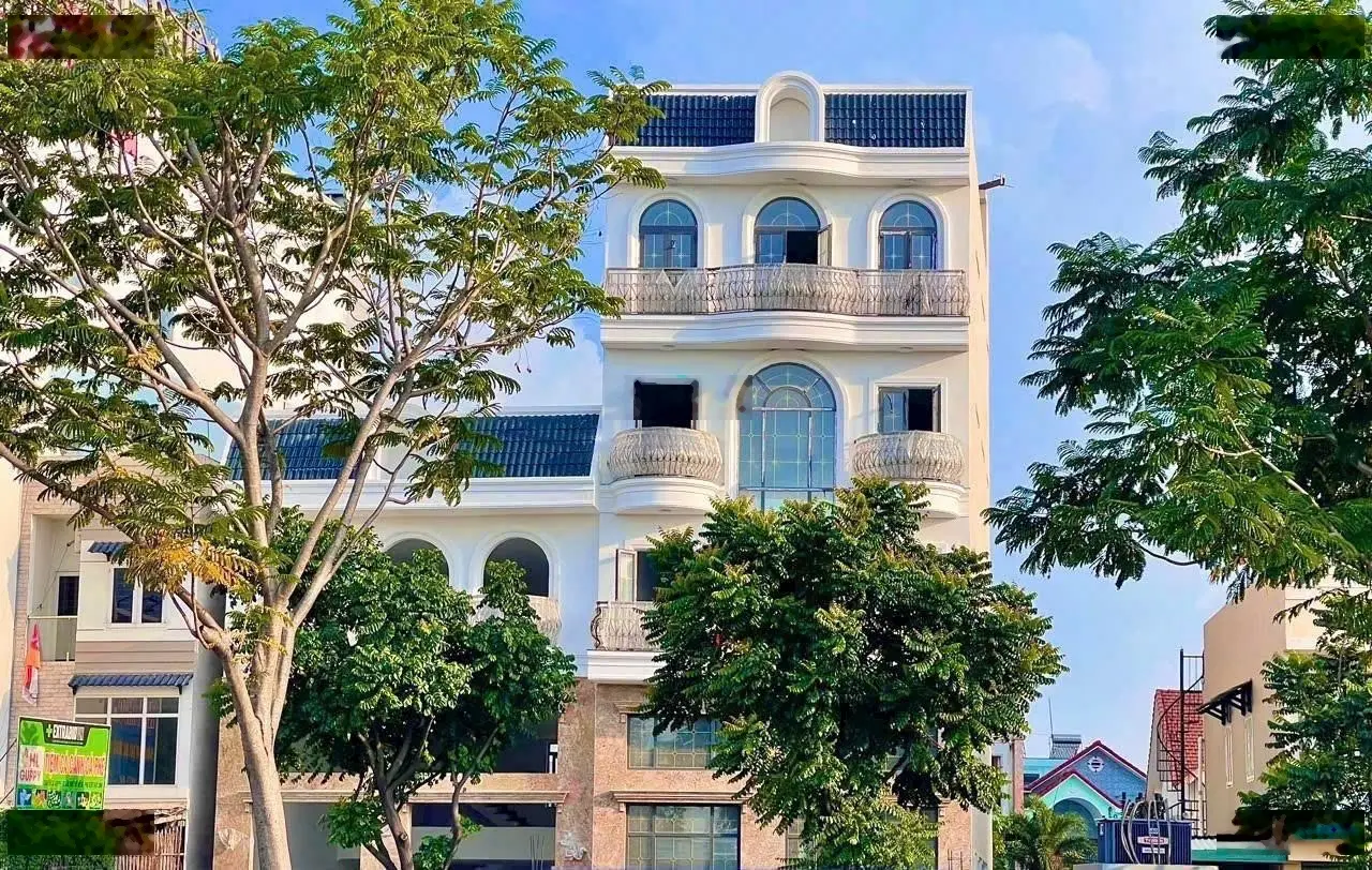 BÁN NHÀ 4 tầng 7x20.5m, 315m2 sàn MẶT TIỀN ĐƯỜNG PHẠM VĂN ĐỒNG, ở + kinh doanh + đầu tư, sổ hồng
