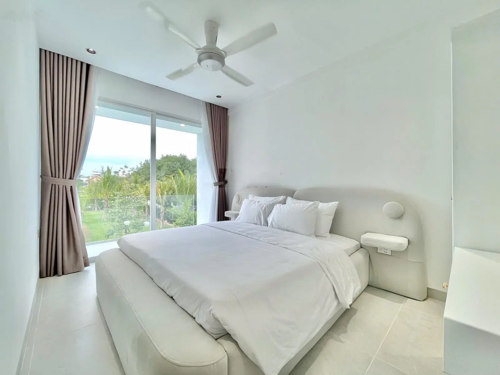 Villa 3MT Chương Dương 1300m2 view sông vườn khủng, siêu hồ bơi, full nội thất, trên 100tr/tháng
