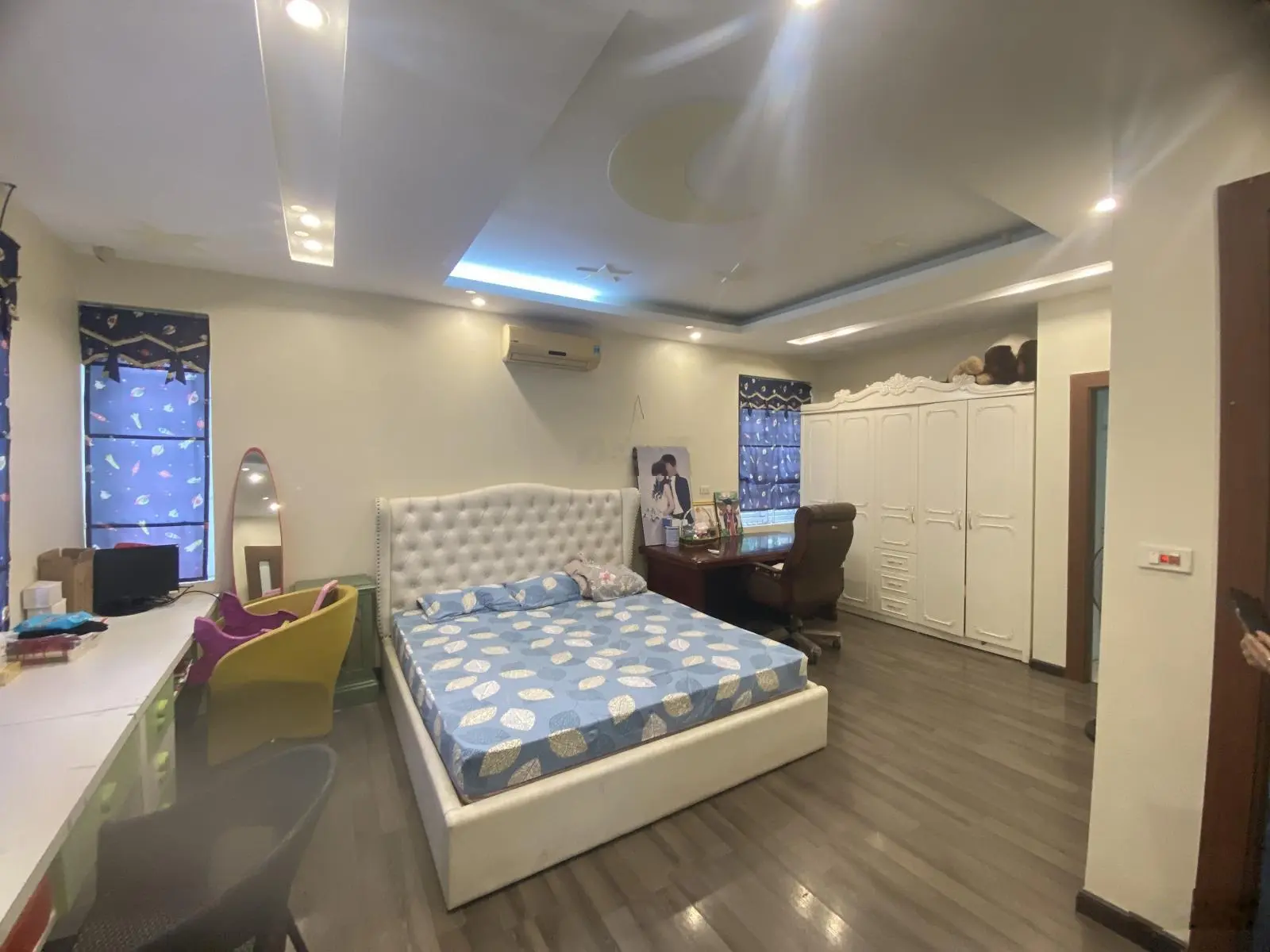 Bán gấp biệt Thự Việt Hưng 200mx4tầng - Mặt Phố ô tô tải tránh, xung quoanh 3 vườn hoa siêu thoáng