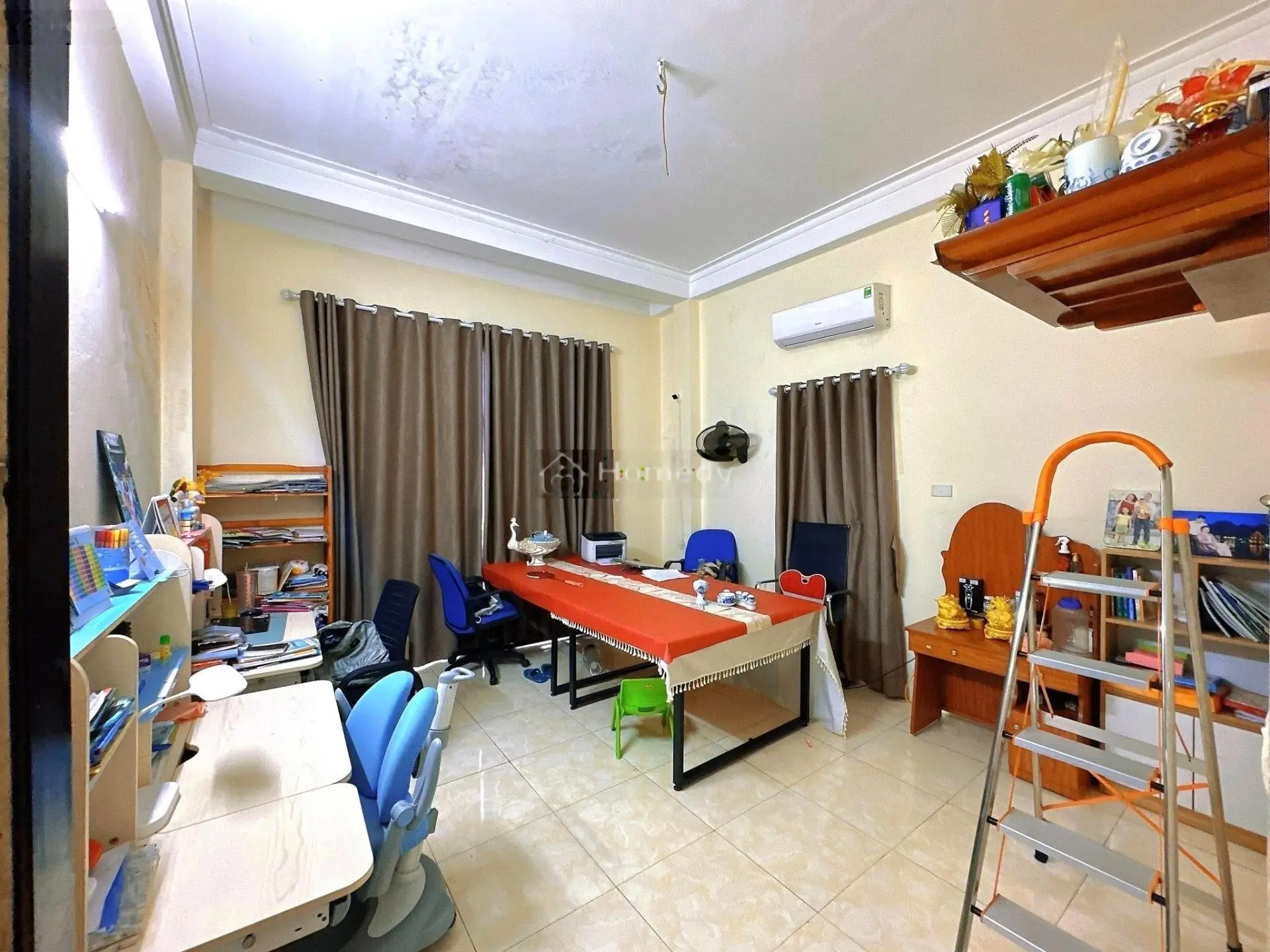 Giảm 2 tỷ Cần bán gấp nhà phân lô phố Lạc Long Quân 51m2, 3T, mt 5m, ô tô vào nhà, kinh doanh