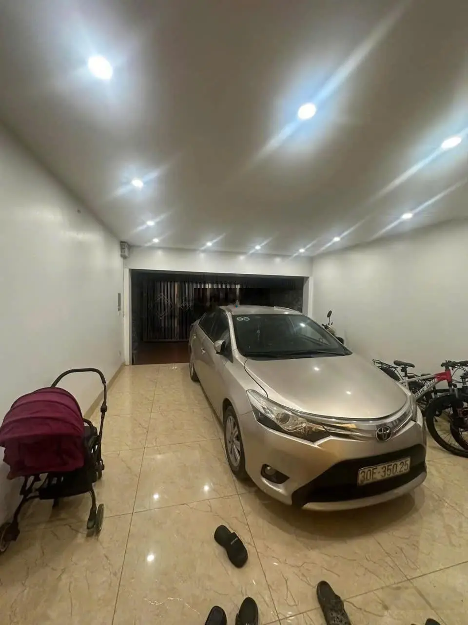 Bán nhà Lạc Long Quân Tây Hồ - Cầu Giấy, 89m2, 6 tầng, MT 5m, 18,5 tỷ