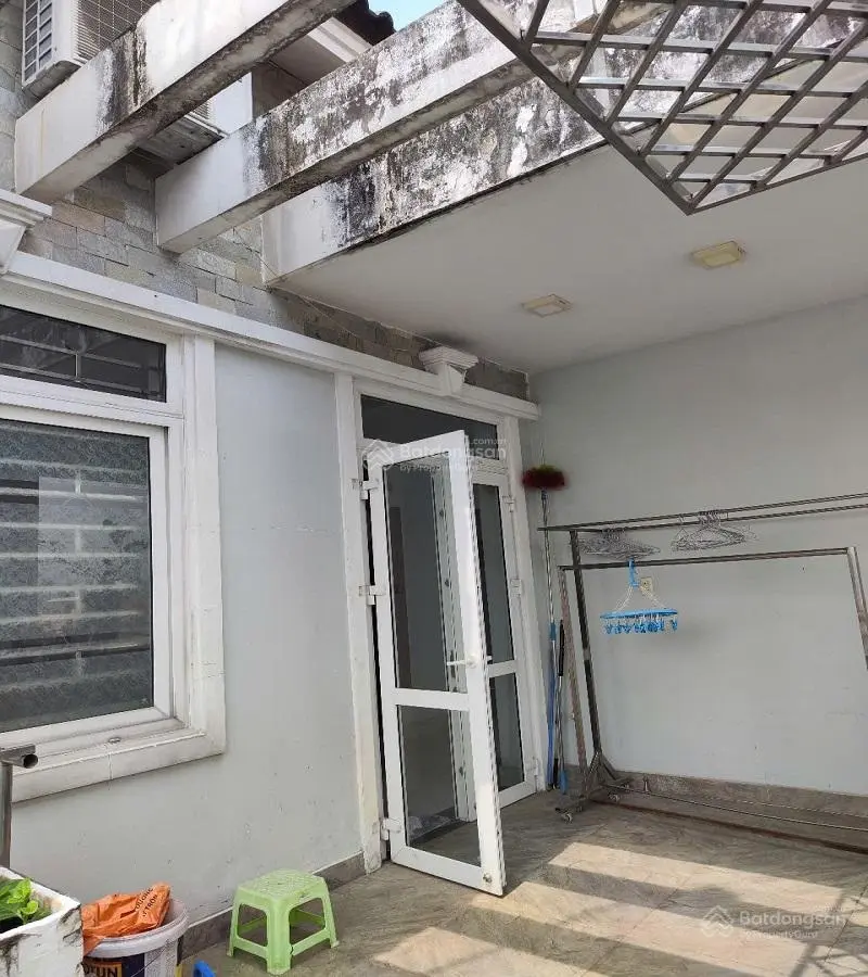 Bán nhà MT ngộp, xe hơi đỗ cửa ĐS 53, Hiệp Bình Chánh, Thủ Đức, 151m2, 3 tầng, còn mới