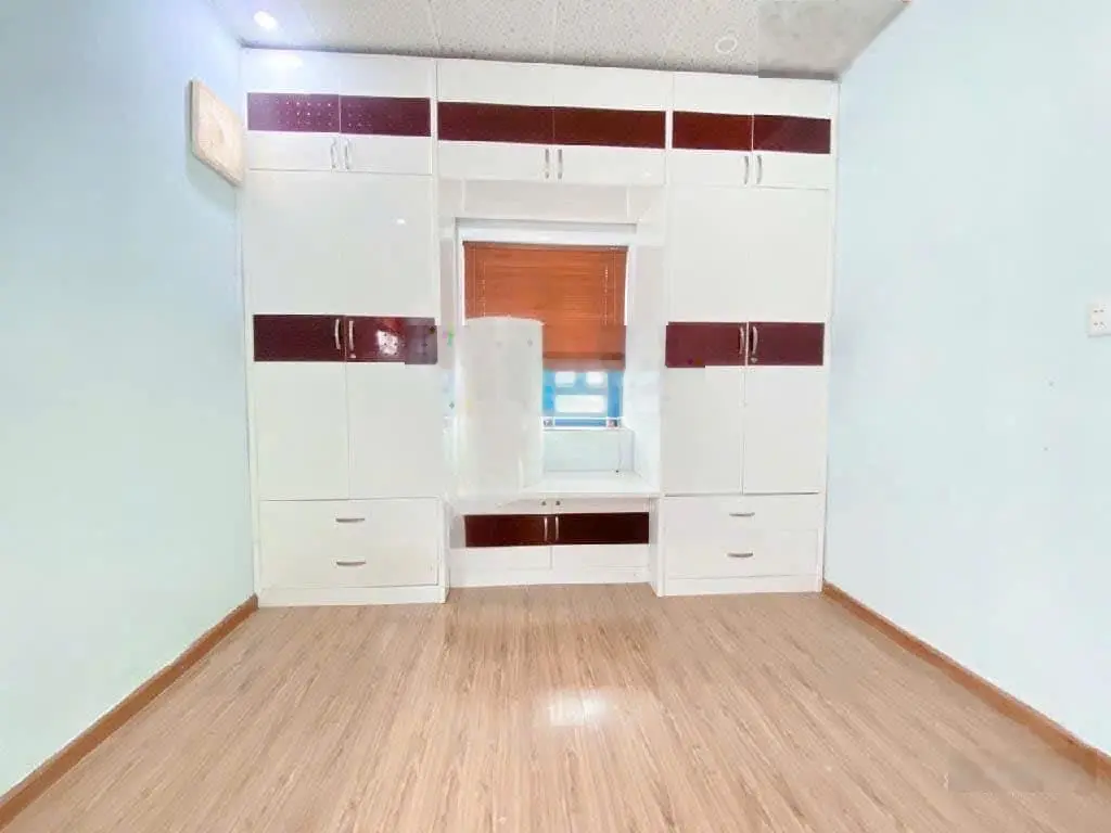 ra gấp căn nhà chính chủ ở Bạch Đằng P24 Q. Bình Thạnh. 33m2 Giá 3tỷ4, hẻm rộng xe hơi