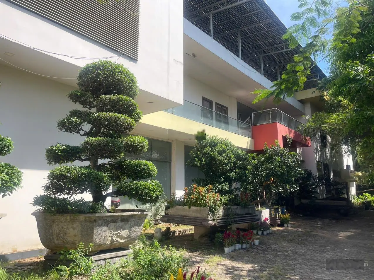 Giảm 30%- Bán biệt thự vườn có sân goft + hồ bơi rộng 6.400m2 tại TP.Thuận An, Lái Thiêu.