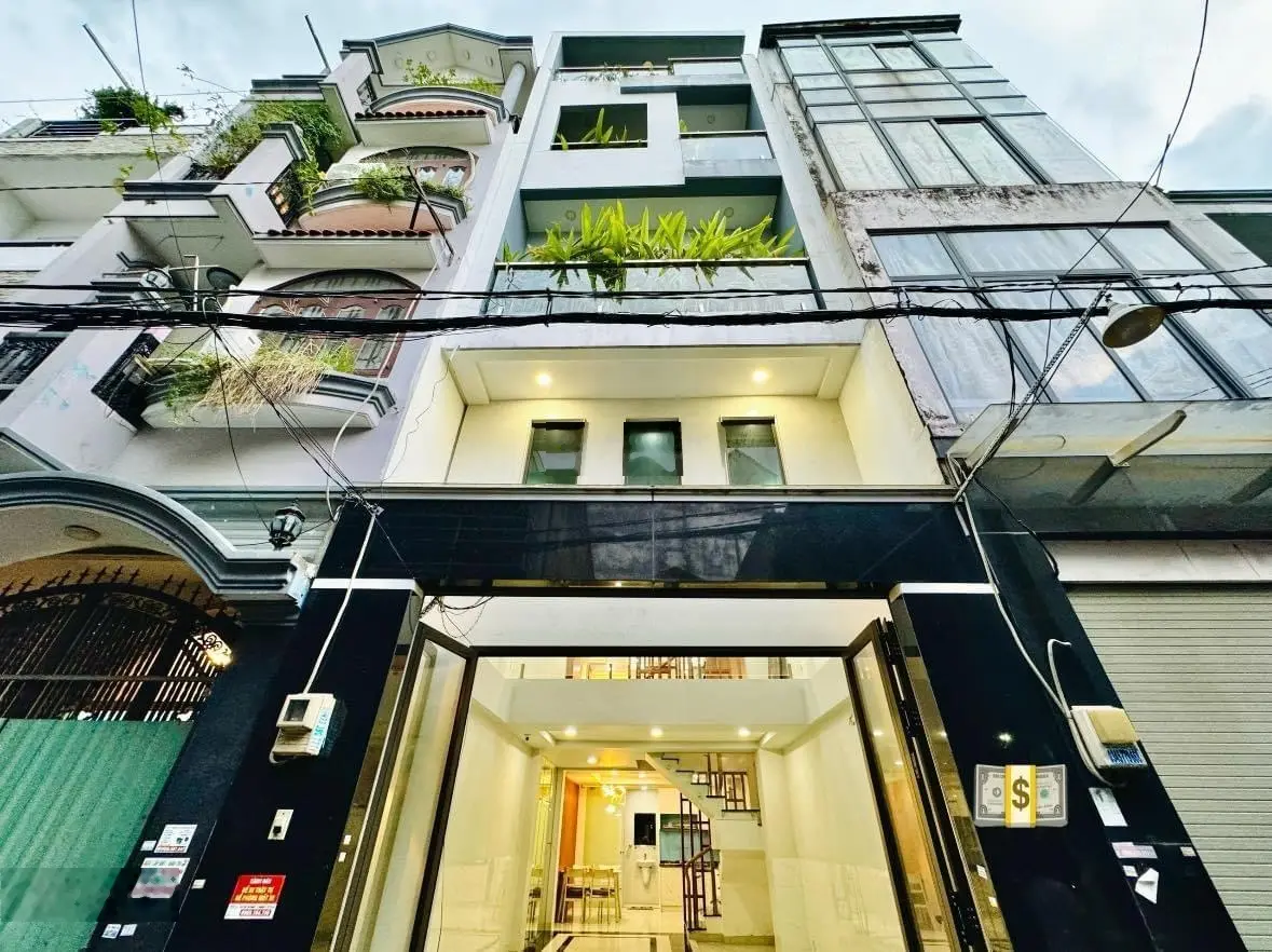 Kẹt tiền bán gấp nhà có phong thủy tốt Trần Quang Diệu, Quận 3. DT 53,8 m2. Gần chợ Nguyễn Văn Trỗi