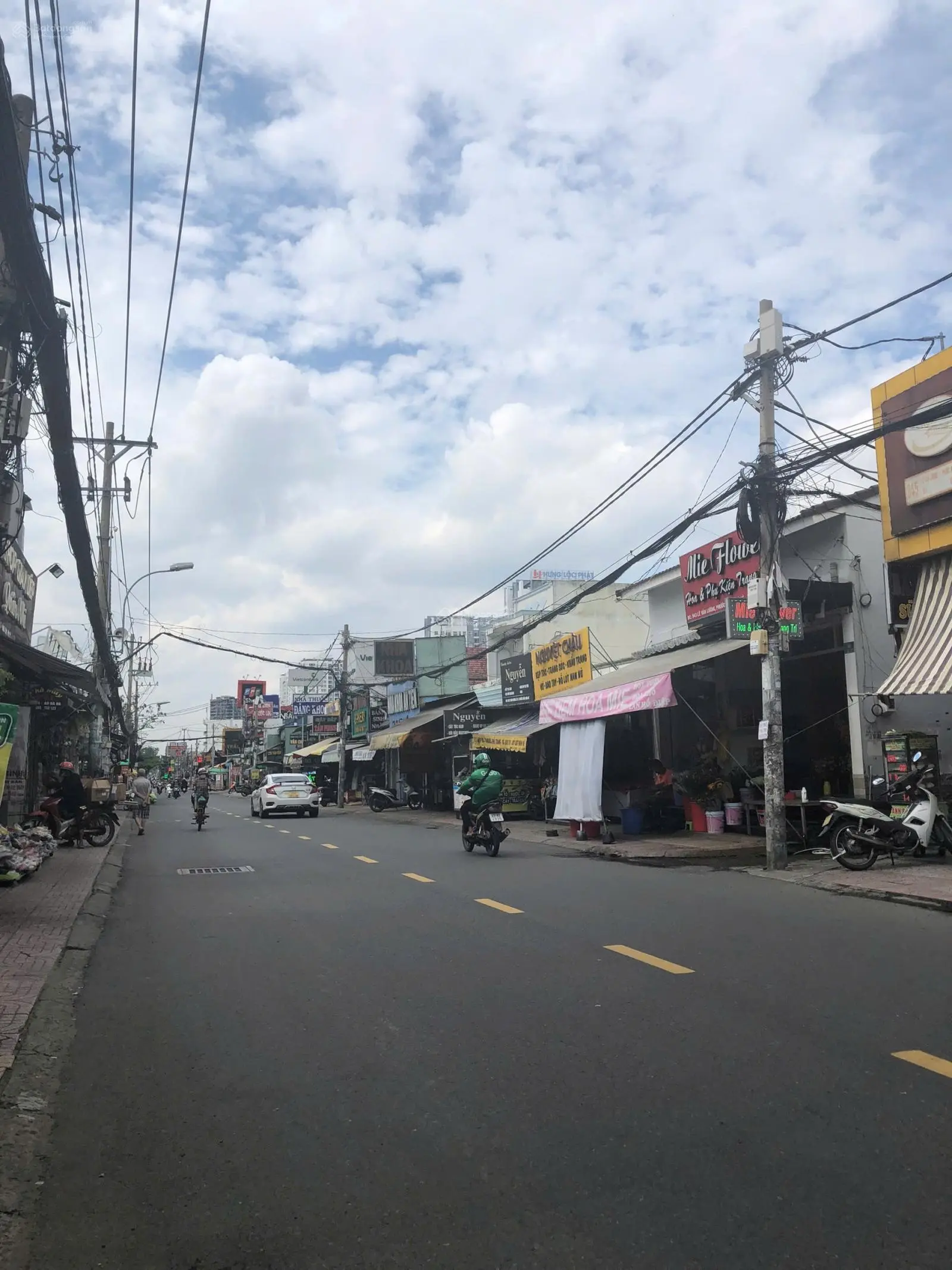Cần Bán Gấp Nhà Mt Lê Văn Lương ngay làng đại học A 6.5 x 50 giá 24 tỷ full thổ