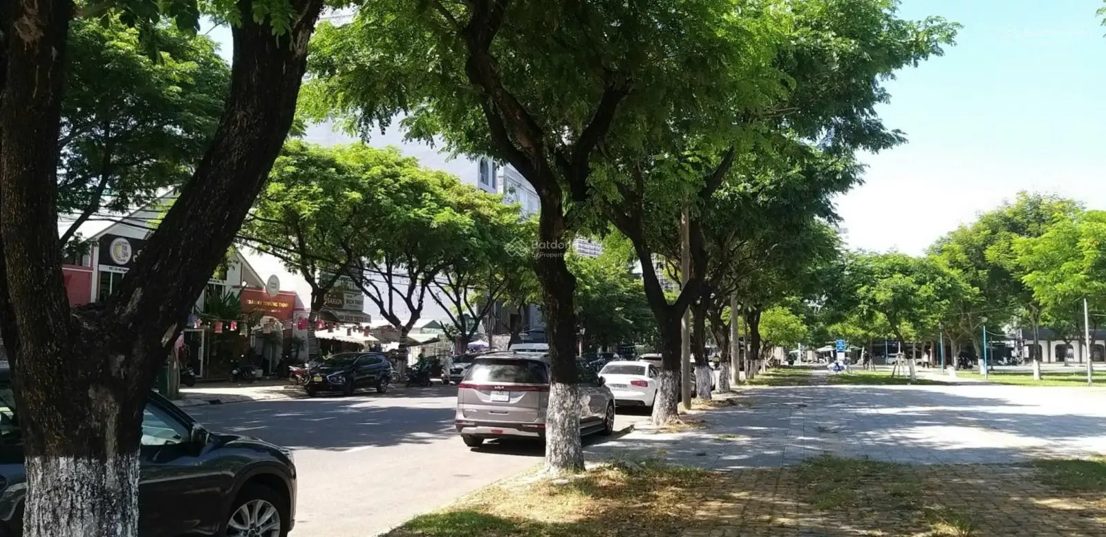 Bán nhà 2 tầng đường Hồ Nghinh đối diện công viên, đang cho Hàn Quốc thuê 60tr/tháng