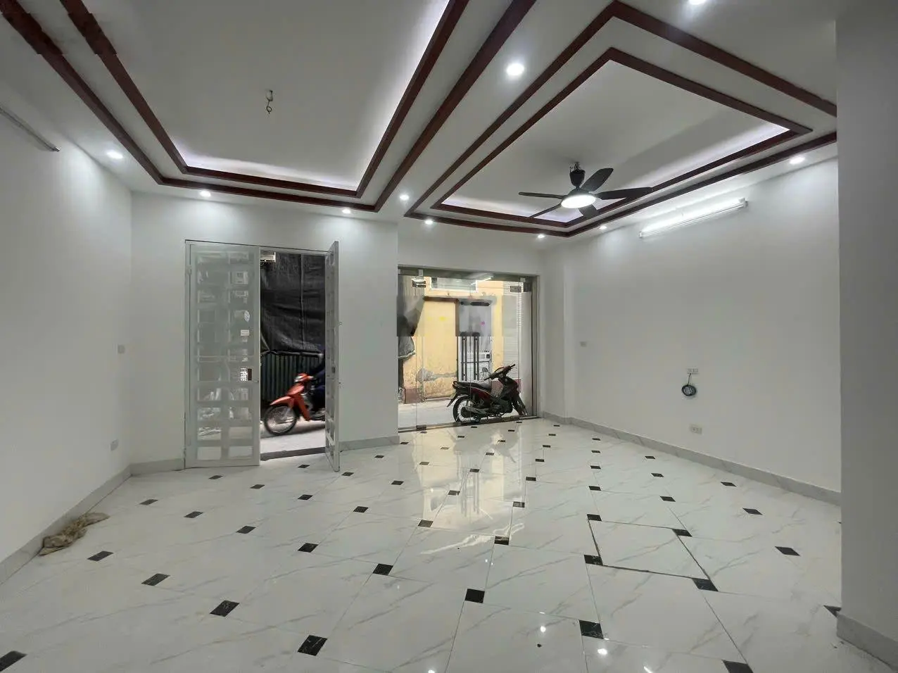 Bán Nhà Đẹp Ngõ Phố Tam Trinh Hoàng Mai Hà Nội DT 61m 5 tầng MT 5m Giá 8,6 Tỷ Nhà đẹp đường thông