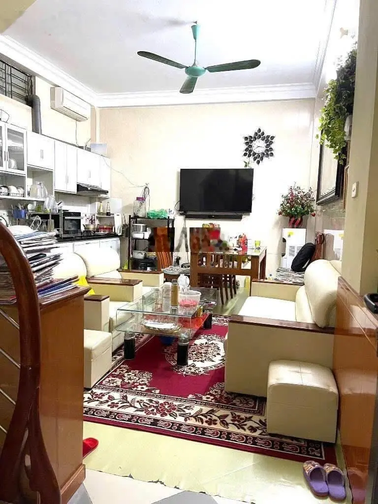 Chủ cần tiền bán gấp nhà Cầu Giấy 51m2 - 2 tầng - nhỉnh 12 tỷ. Ôtô đỗ cửa - kinh doanh - ngõ thông