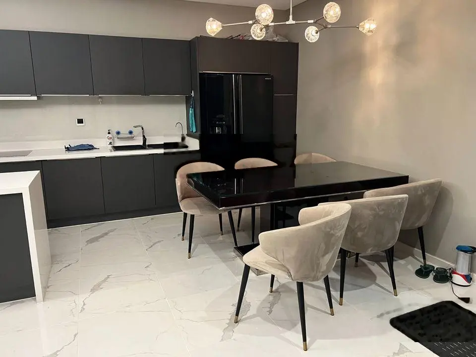 Chính chủ bán gấp căn hộ 2PN 2WC chung cư Res Green Tower DT 77m2, giá 1ty630 còn thương lượng, SHR