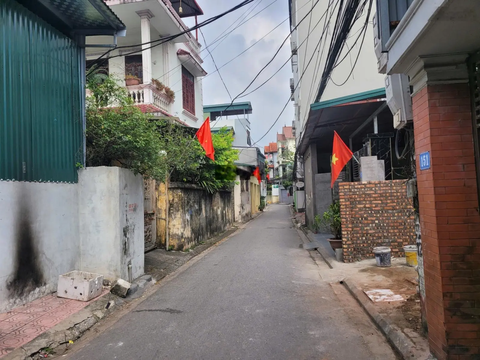 Bán đất tặng nhà cấp 4. Mặt ngõ ô tô tránh, mặt tiền 5m. 5p ra đến cầu Vĩnh Tuy. Giá đầu tư