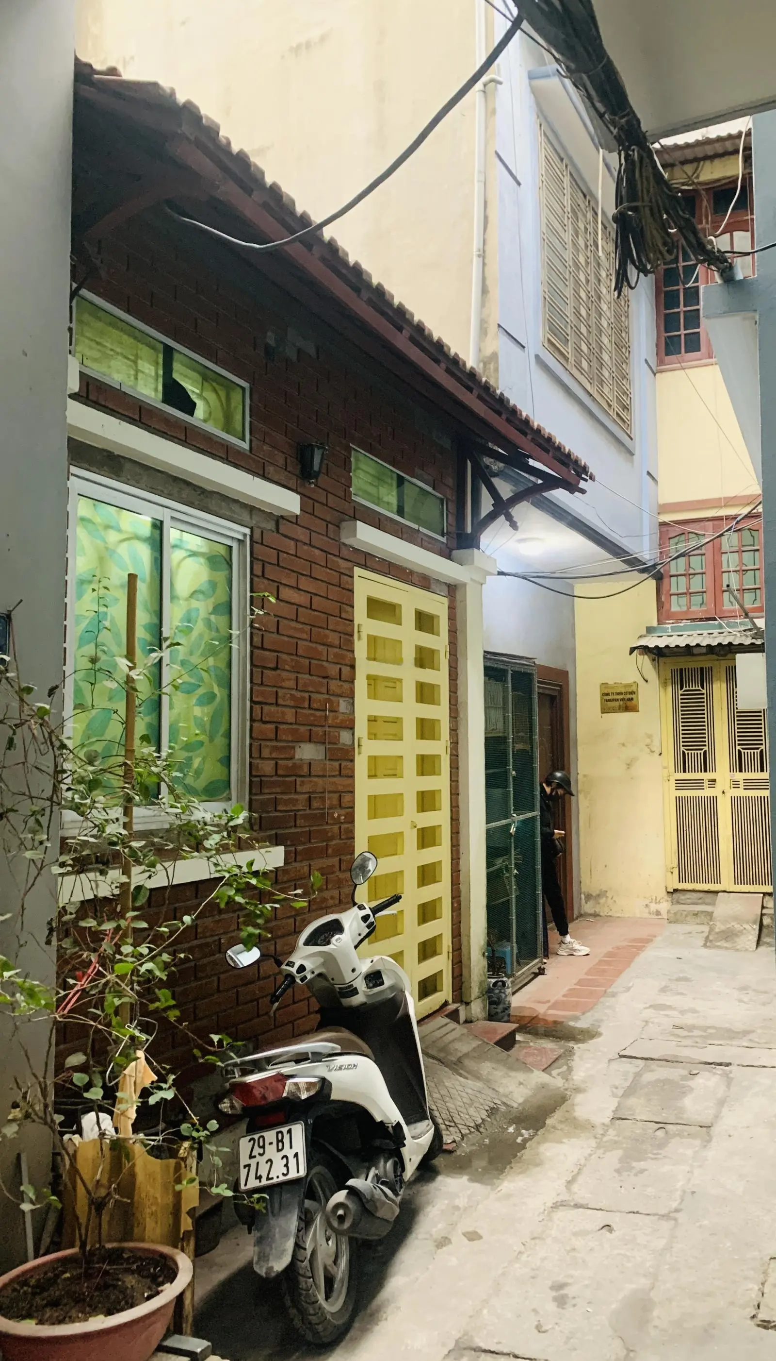 Bán Đất Tặng Nhà - Ngõ 189 Hoàng Hoa Thám - Ngõ Ô Tô Tránh - Ba Đình - Cực Hiếm Nhà Bán.p