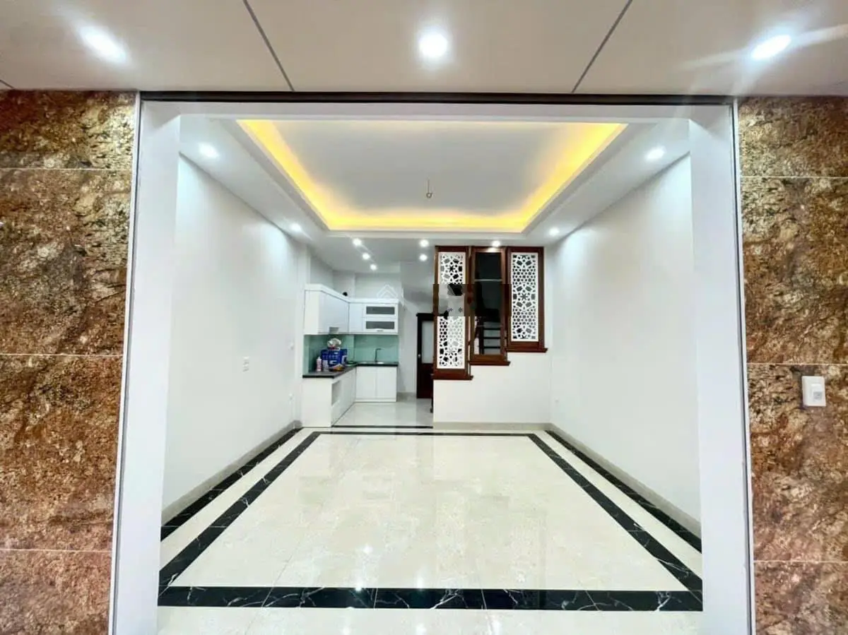 Bá.n nhà phú diễn - lo góc - 35m - 5 tầng_ mt 4.5m - g,iá 4,45 T.ỷ - gần trường học các cấp bậc