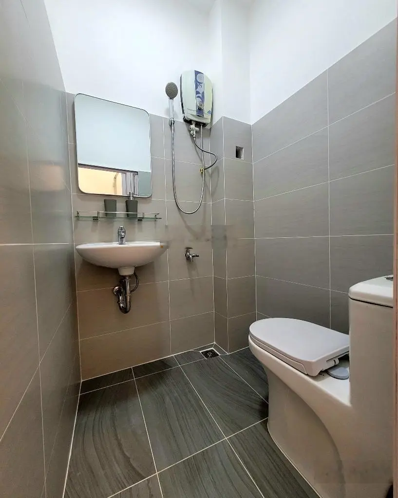 Nhà 3 tầng + sân thượng, mặt tiền đường Số 21, Tân Phong Quận 7, giá chỉ 13 tỷ