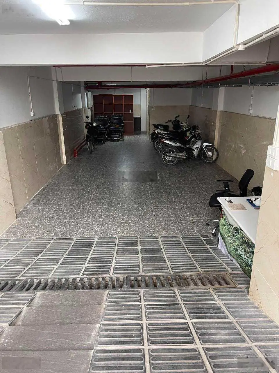 Cần bán gấp MP Trần Thái Tông, MT 8m, vỉa hè 11m, xây 11 tầng, dòng tiền 209 tr/th