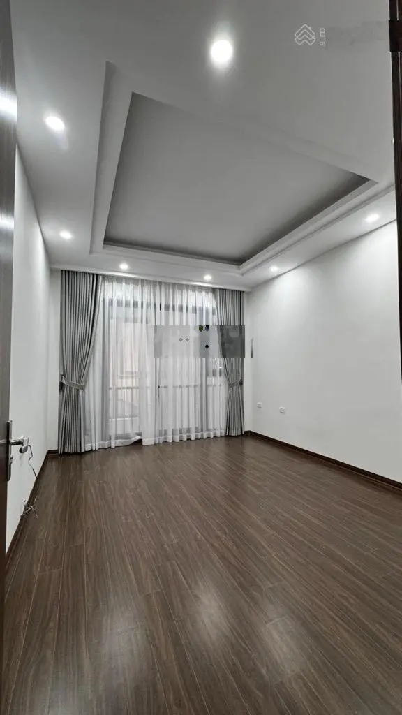 Hiếm vài bước ra oto - nhà đẹp ở luôn - trung tâm long biên