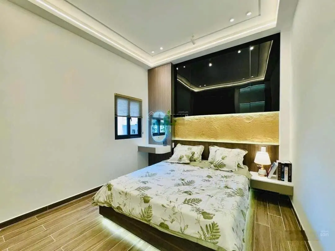 Nhà Lạc Long Quân , p5, quận 11. Giá 2,32 tỷ. SHR, pháp lí chuẩn.