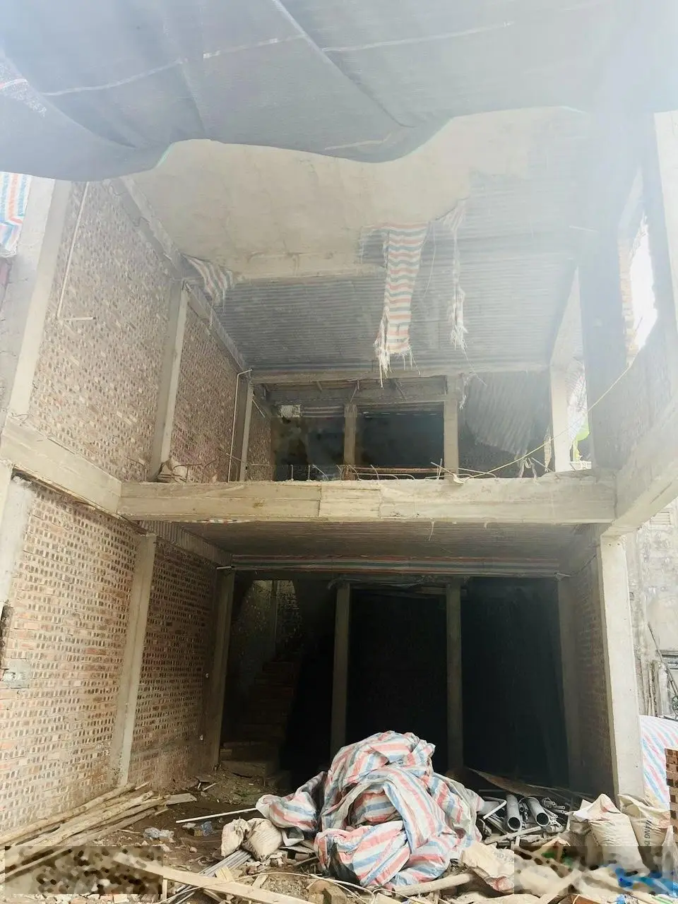 Chính chủ cần bán nhà 50m2 xây 5 tầng 1 tum ô tô vào nhà, nhà xây mới hoàn toàn, giá bán chỉ 10.6tỷ