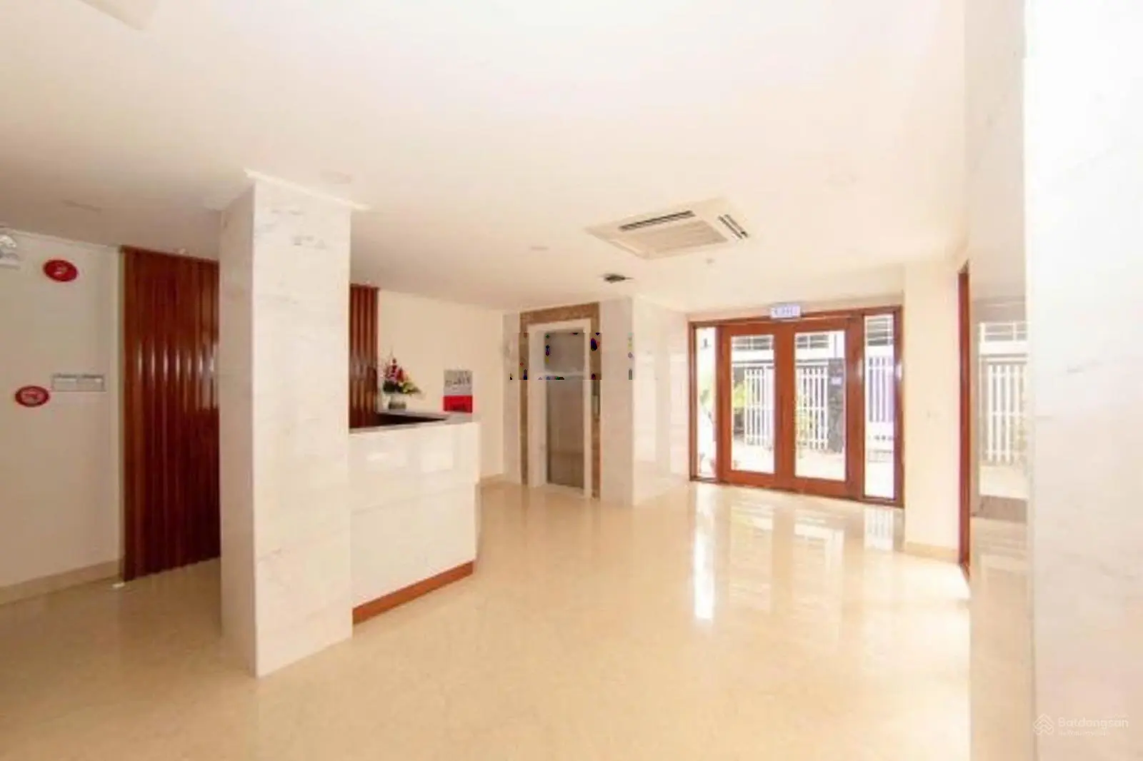 Cần bán khách sạn 7 tầng khu Quân Trấn (khu phố Tây sầm uất) - Giá chỉ 17tỷ (thương lượng)