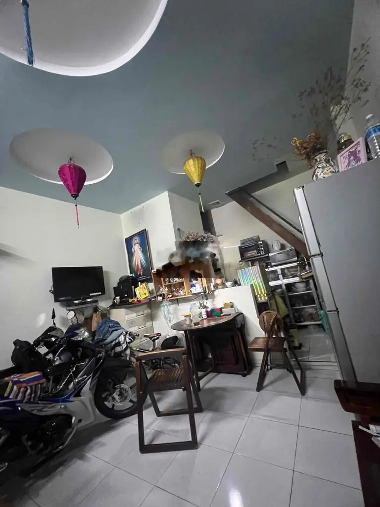 NHÀ 2 TẦNG-XE HƠI ĐẾN NHÀ-GIÁP Q.10