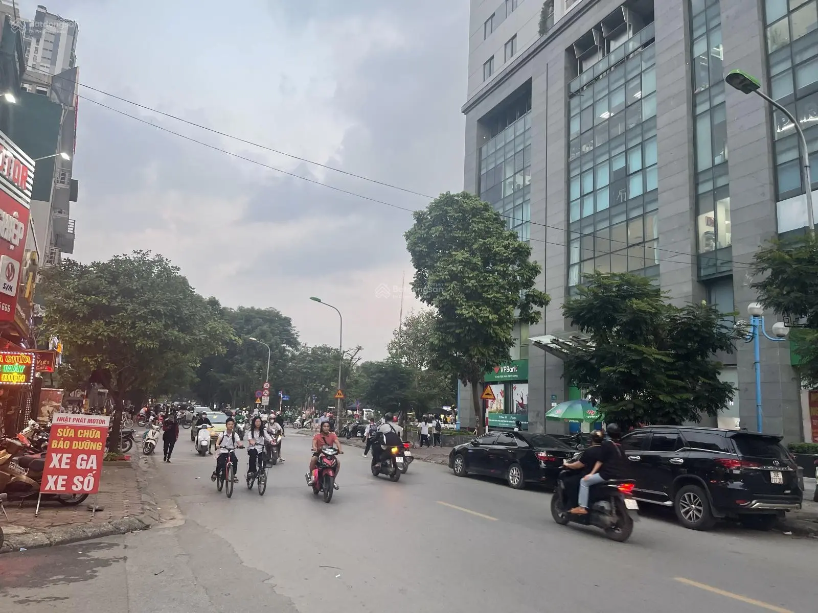VIP-VăN QUÁN-HÀ ĐÔNG-Phân lô vỉa hè rộng-diện tích 86m2-mặt tiền 4,2m-nhà 4 tầng-loanh quanh 17 tỷ