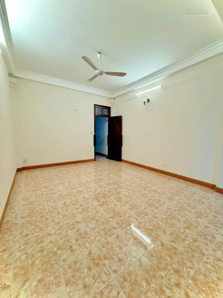 Bán nhà phố Kim Đồng - quận Hoàng Mai 63m2 ngõ thông tứ hướng. Ô tô đỗ cửa mặt tiền 4,5m