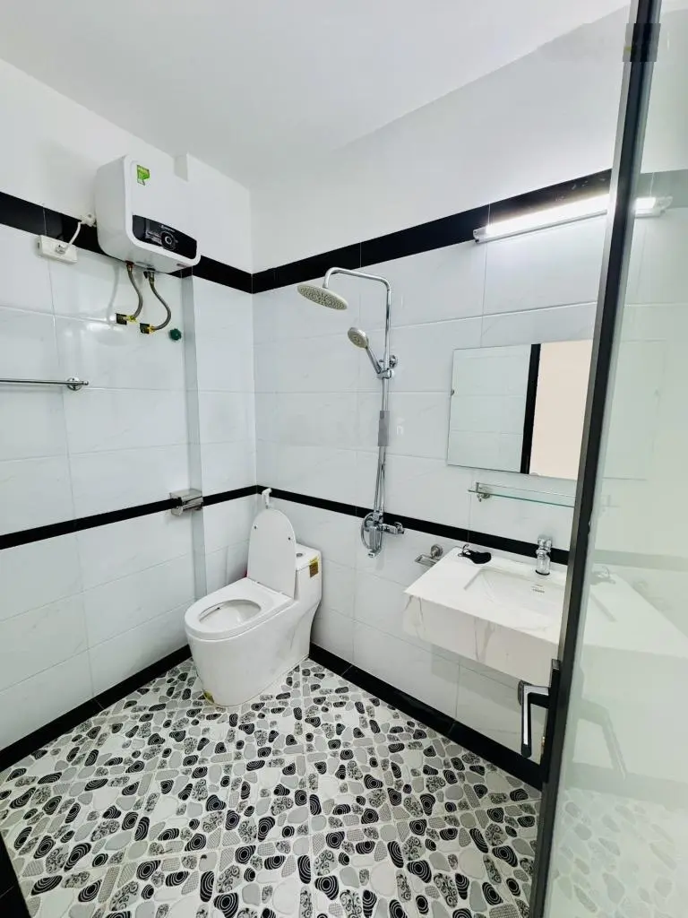 Nhà Nguyễn Khoái, ô tô tránh, 35m2 5 tầng, nhà mới, an ninh, giá 5.9 tỷ