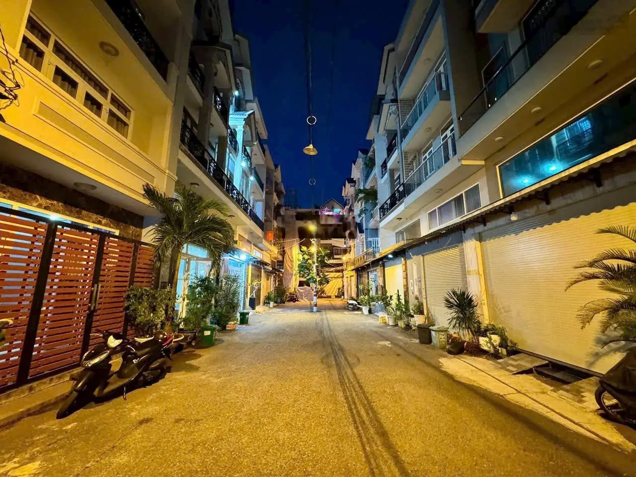 Bán nhà khu chợ Tân Trụ, nhà 56m² Hoàng Bật Đạt xây 1 trệt 4 lầu. Hẻm 7m sổ hoàn công,giá 2 tỷ 650.