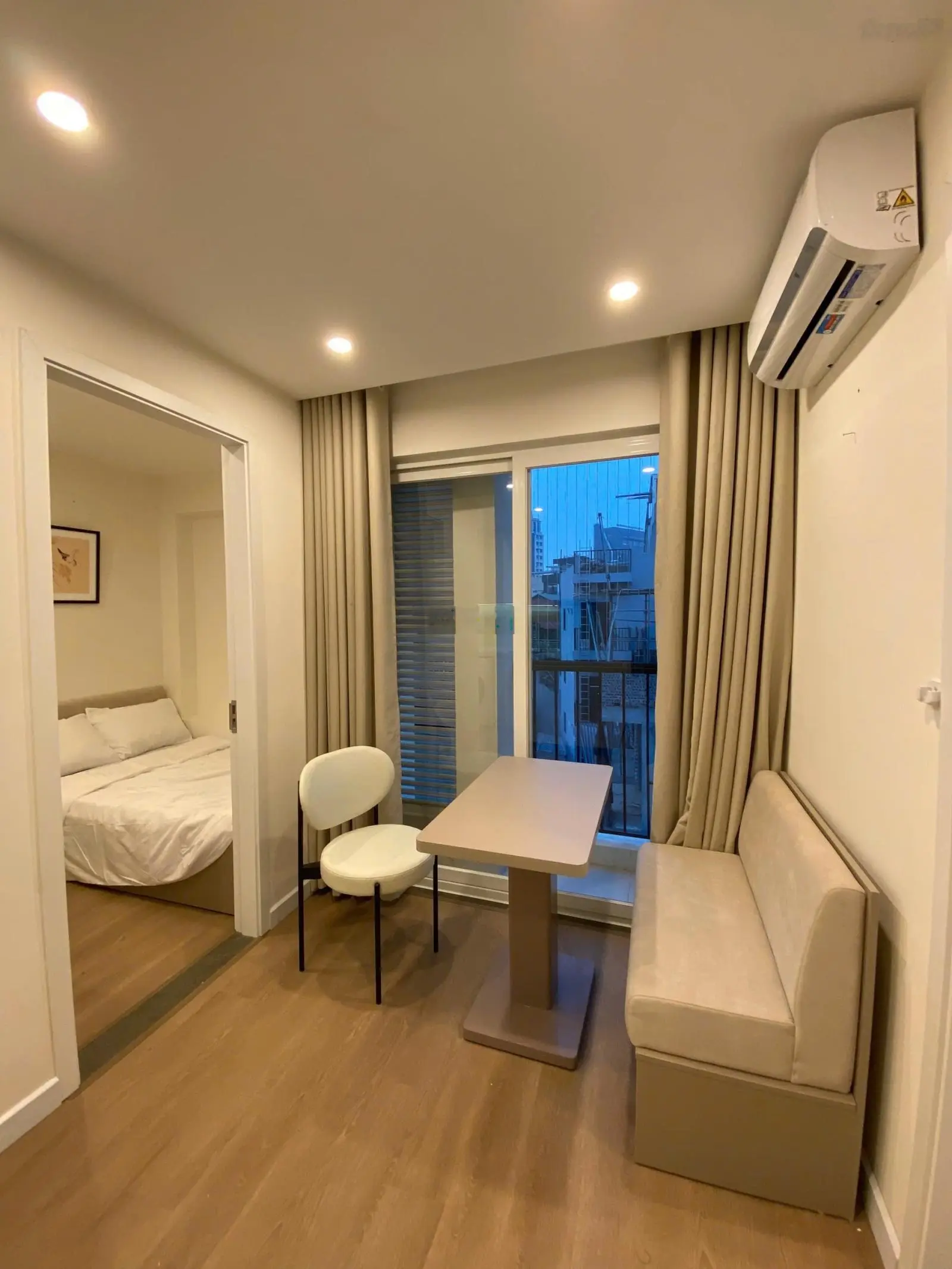 Căn hộ dịch vụ - lô góc - Đê La Thành - vip nhất Đống Đa + dòng tiền: ~ 1.2 tỷ/năm, lợi nhuận
