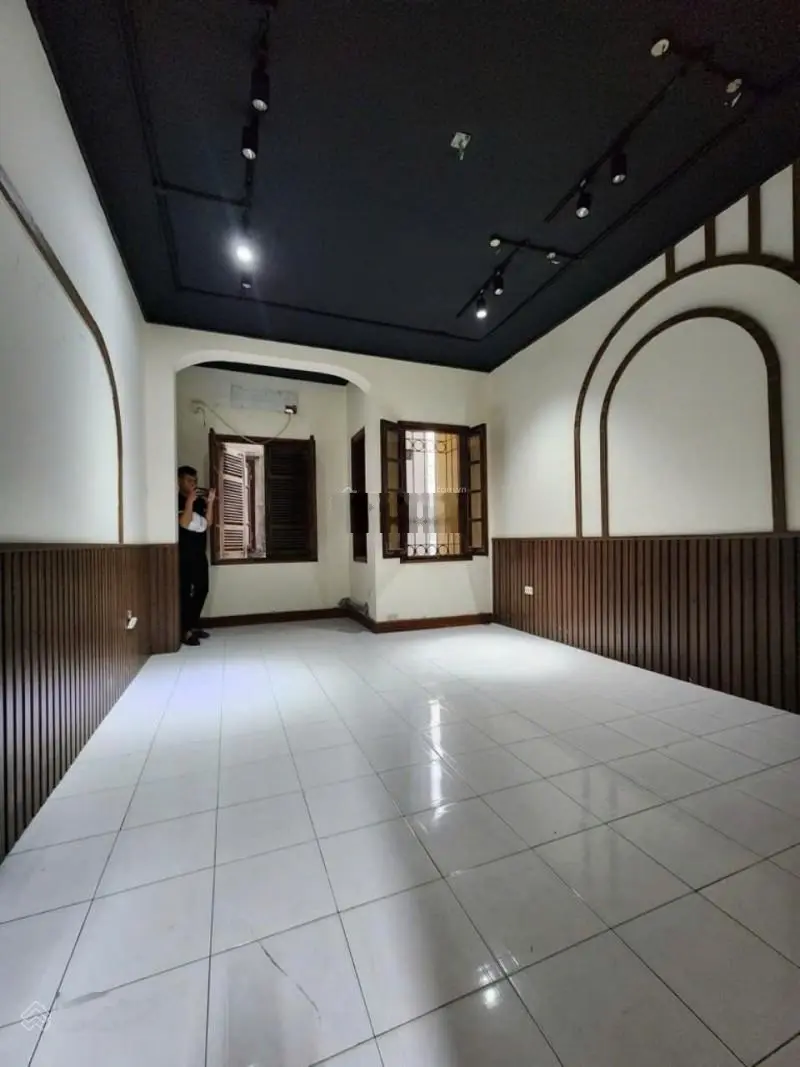 Bán nhà mặt phố đường Nguyễn Hy Quang, giá ưu đãi 22,5 tỷ VND, diện tích 47m2, view đẹp