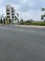 Bán lô đất đẹp 180m2/420tr. MT đường Nguyễn Văn Trung, P8, Bến Tre. Cách CoopMart Bến Tre chỉ 2km