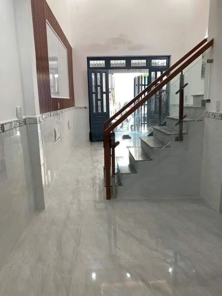 Nhà sổ riêng diện tích 60m. Đường thông buôn bán. Giá 2 tỷ 750