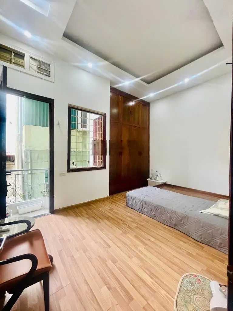 Nhà đẹp Vạn Kiếp - Hai Bà Trưng giá chỉ nhỉnh 6 tỷ sổ đỏ vuông vức DT 40m2 5 tầng. LH 0979 389 ***