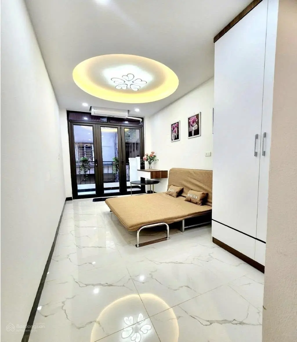 Phố Hàng Chuối, hiếm nhà bán, 5 tầng đẹp lung linh, 15m ra mặt phố, 6 tỷ hơn