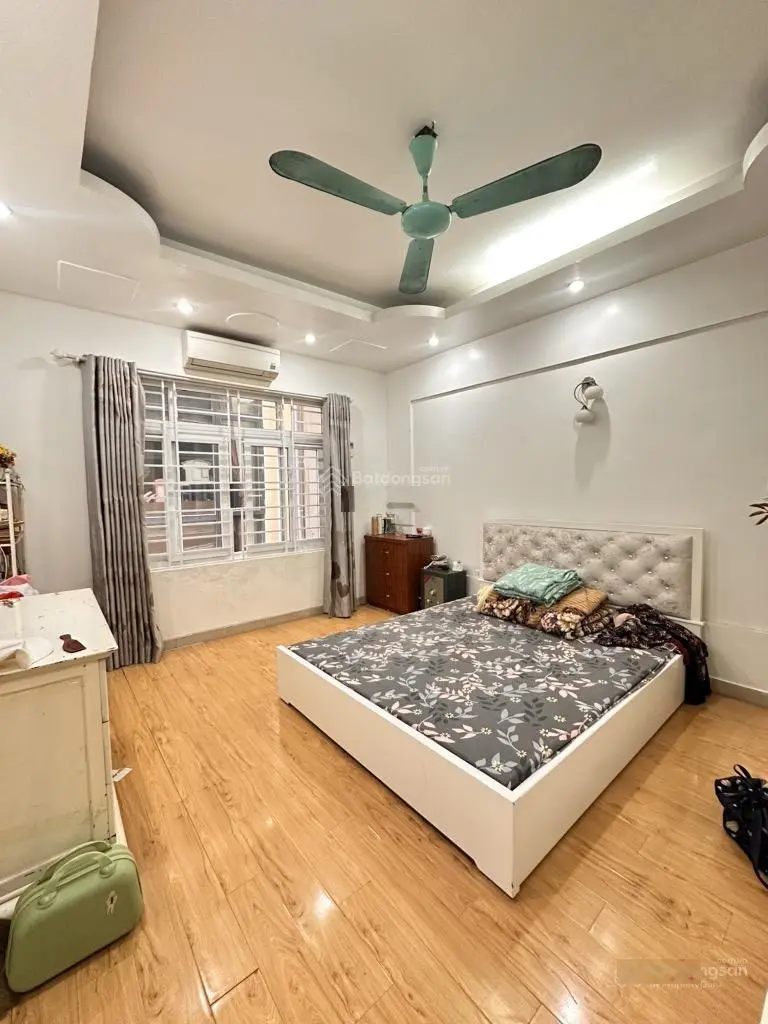 Bán nhà đại cát,liên mạc .dt 42m 5 tầng,ngõ oto tránh ,vào nhà.