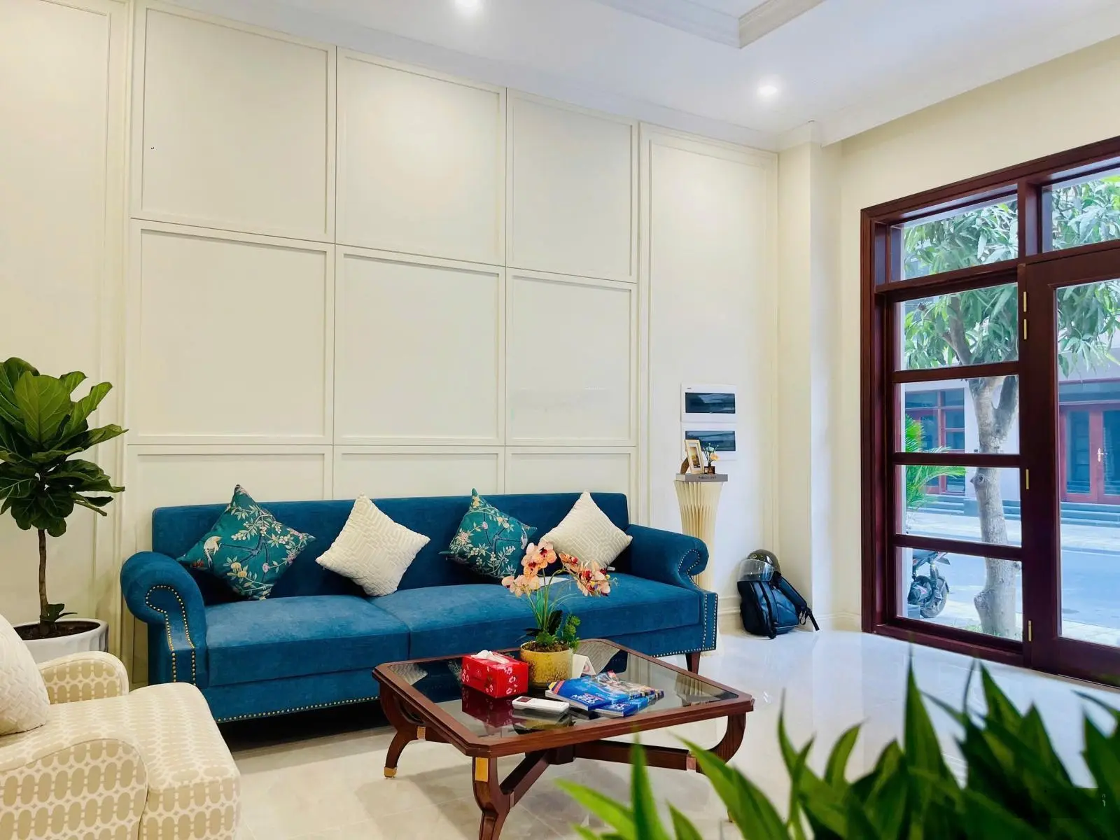 Bán căn liền kề tại vin3 - đã hoàn thiện 3 tầng, có cam kết tiền thuê 3 năm. Vị trí trung tâm dự án