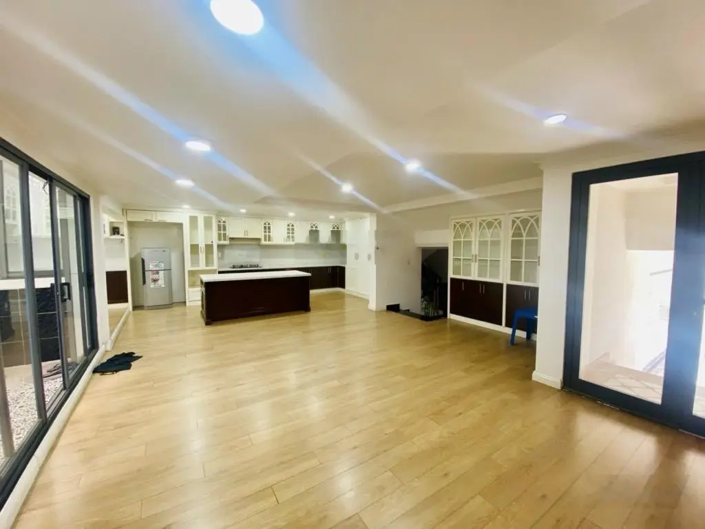 Lô góc Biệt thự Khu VIP Tên Lửa- Kế Đường số 7- 9*20- 4 Tầng- Giá 35 tỷ TL.