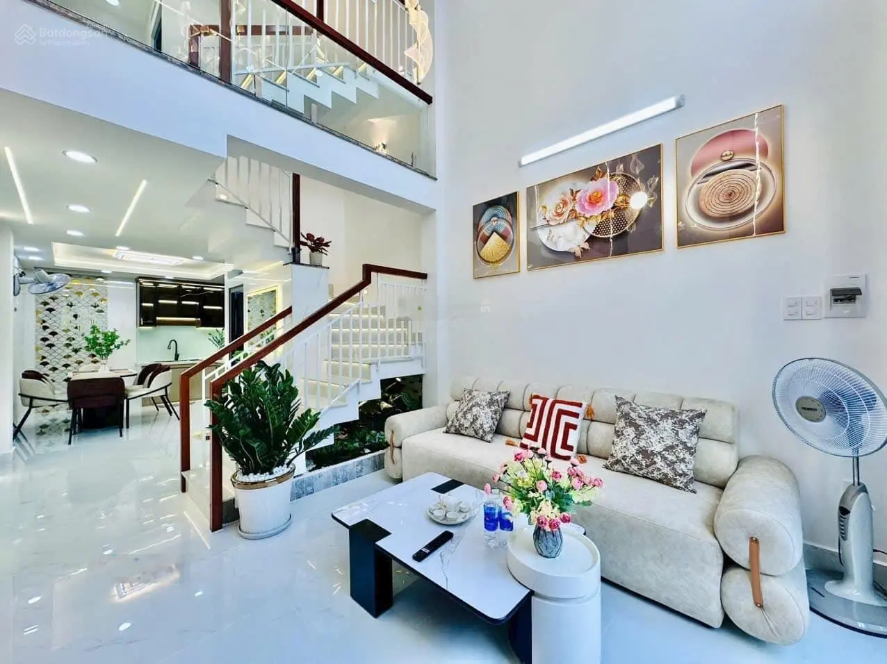 NHÀ NGỘPPP NGAY MẶT TIỀN Đ.BÙI VĂN THÊM P9 Phú Nhuận DT: 60m2 Giá 2ty3 .Có HĐ cho thuê 14tr/1th