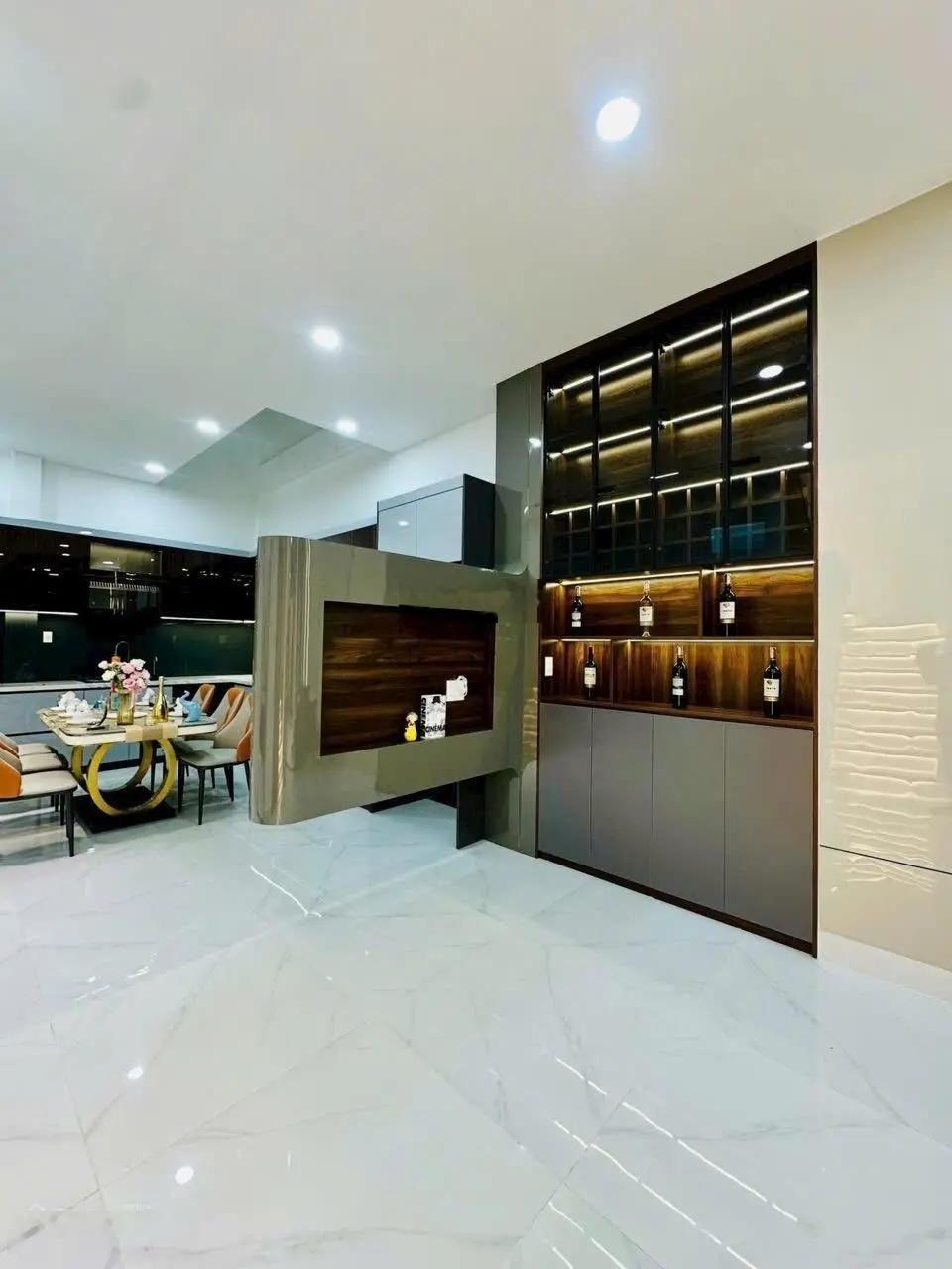 Bán villa tô hiến thành - quận 10 nhà đẹp - ngang đẹp 6,5m - 4 tầng full nội thất xịn xò