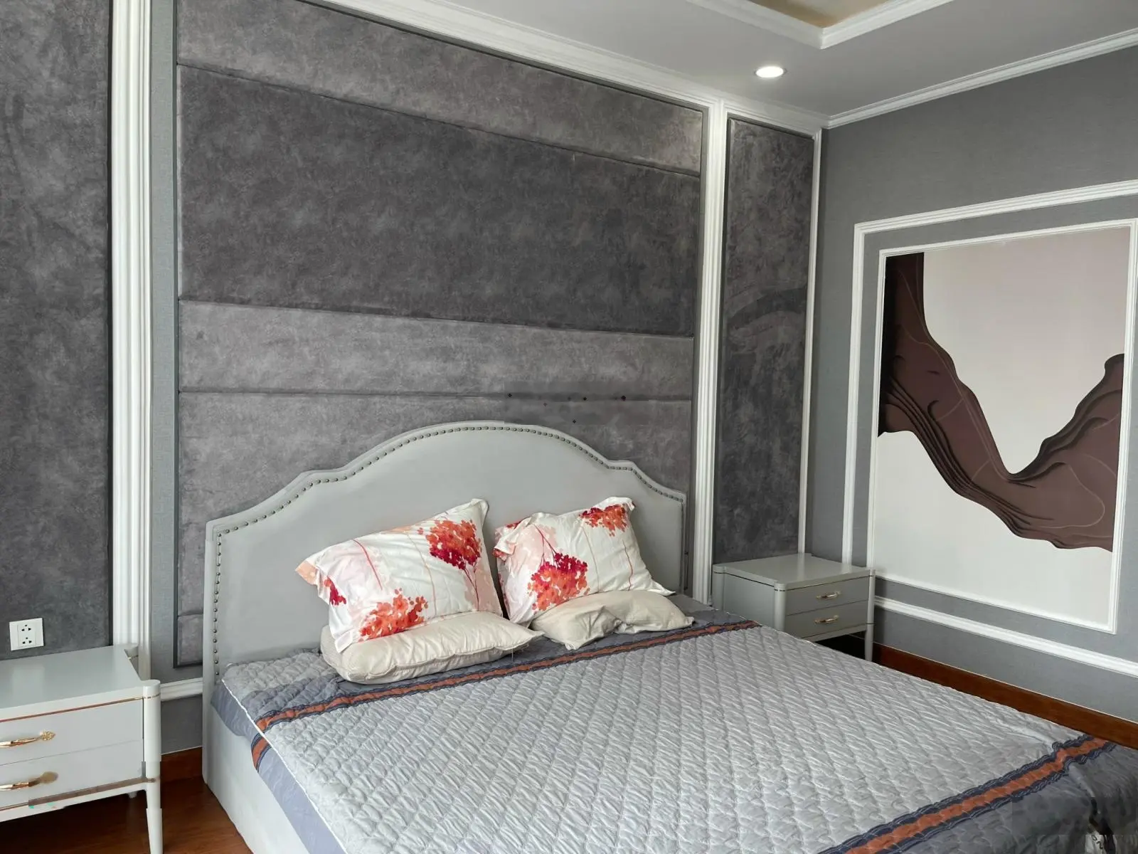 Kẹt tiền bán căn hộ 2PN The Tresor Quận 4 giá rẻ. LH: 0909 024 ***