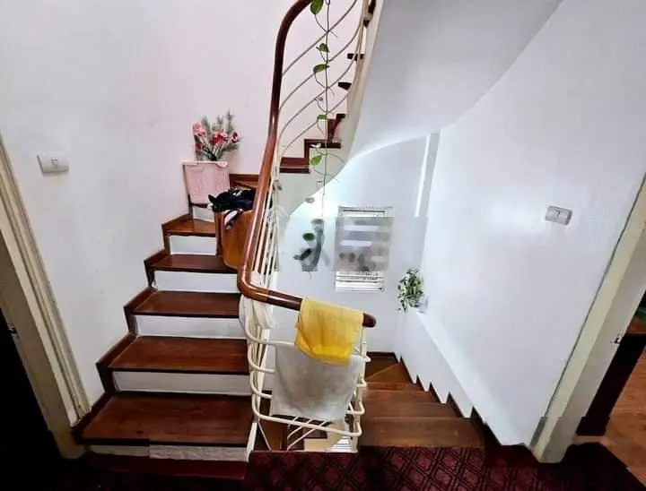 Siêu rẻ! Nhà riêng Huỳnh Thúc Kháng, Đống Đa, phân lô, ô tô, vỉa hè, ngõ thông, 5T*68m2