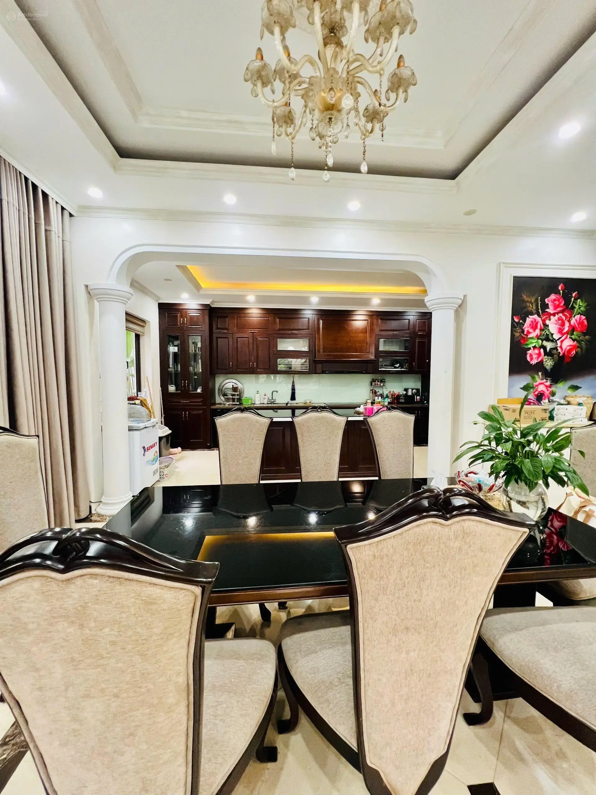 Gia đình cần bán 2 căn biệt thự 3 tầng sang trọng và hiện đại trên Đại lộ Trần Hưng Đạo