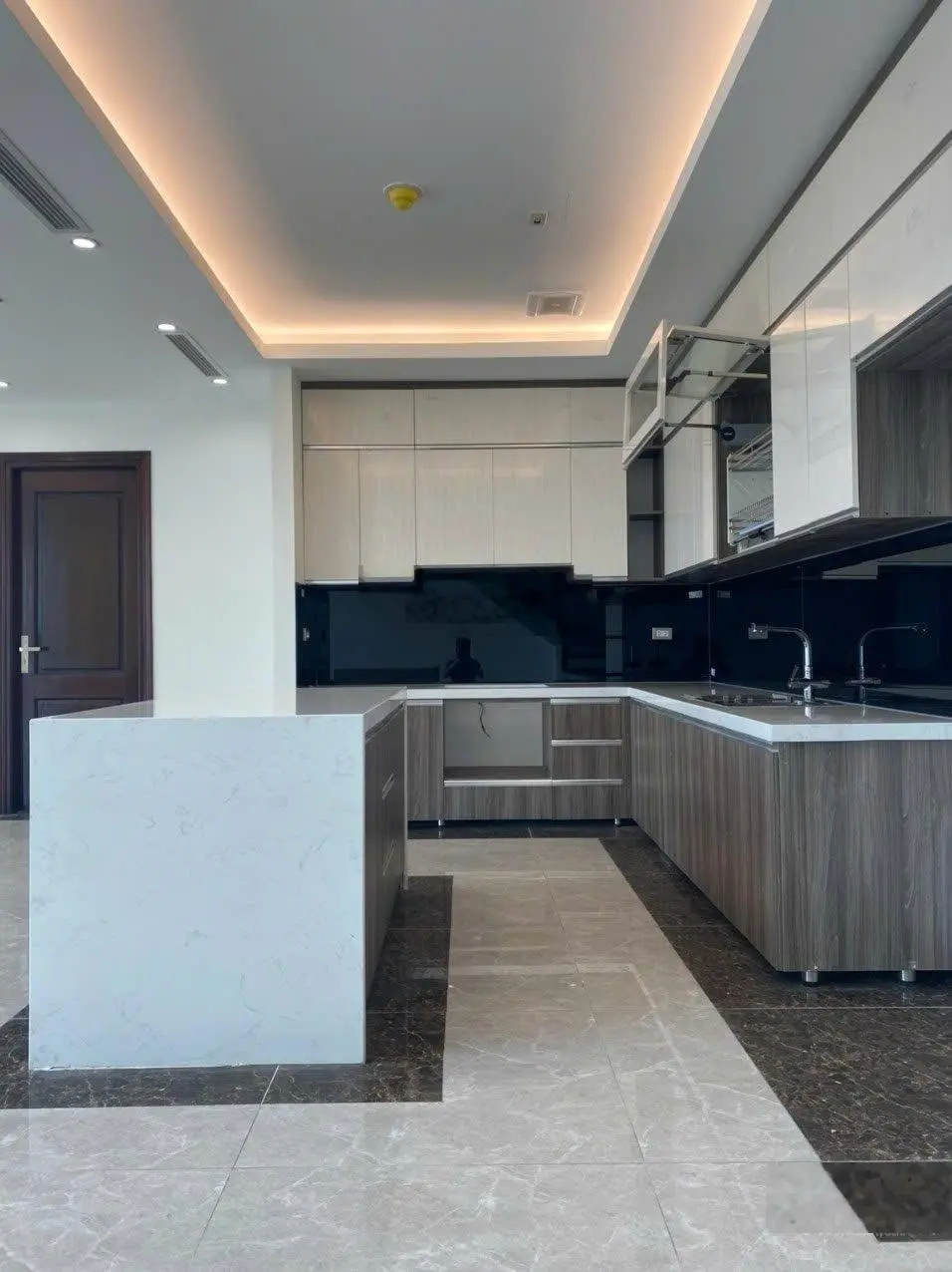 Gia đình tôi không có nhu cầu sử dụng đến cần bán gấp căn duplex 270m thiết kế 4 phòng ngủ rộng rãi