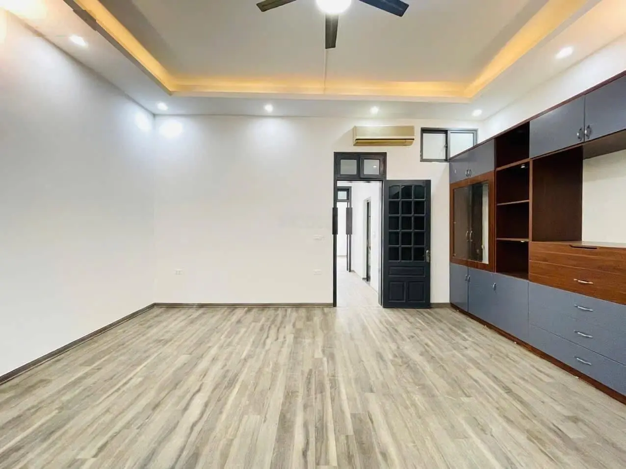 Bát Khối - Long Biên, nhà đẹp ở ngay, đường ô tô tránh, gần trung tâm, tiện ích
