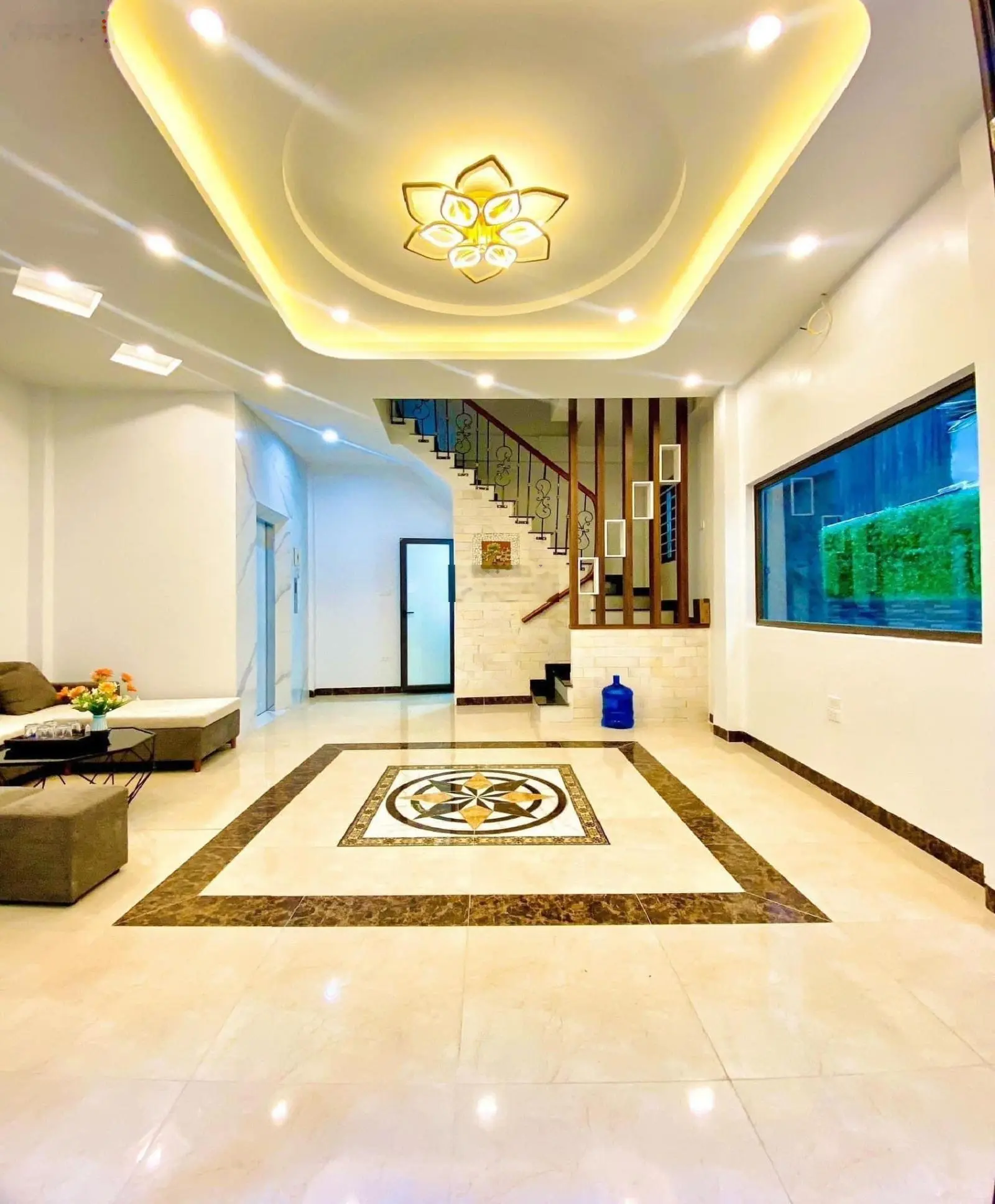 Bán nhà phố Tôn Đức Thắng quận Đống Đa, 40m2, thang máy, 5 tầng, lô góc, giá 8.2 tỷ